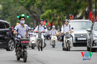 Nỗi lo thiếu niên đi xe máy điện