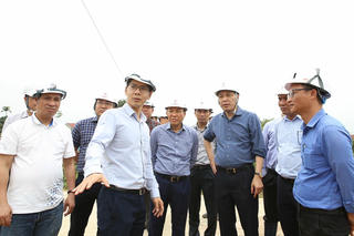 Công trường đường dây mạch 3 bộn bề khó khăn