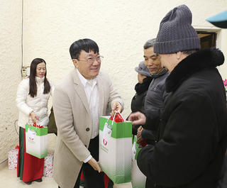 Công đoàn NHCSXH lan tỏa 'Xuân ấm' đến với đồng bào cả nước