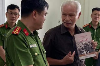 Trò chuyện với người viết quyển sách 'Lòng nhân ái của Bác Hồ'