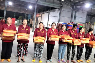 Nghĩa tình nơi vùng đất Thanh long gió cát