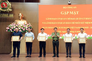 Báo chí luôn đồng hành, sát cánh cùng lực lượng Công an nhân dân