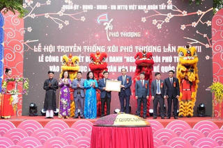 Gìn giữ làng nghề trăm năm bên Hồ Tây