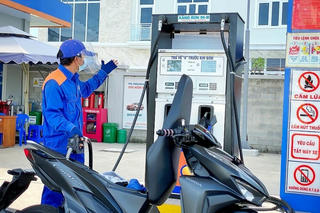 Ngày mai, giá xăng, dầu thế nào?