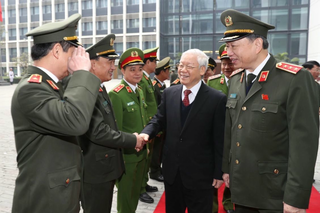 Lực lượng Công an Nhân dân: Khắc ghi lời căn dặn “Danh dự là điều thiêng liêng, cao quý nhất” 