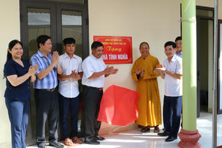 Ấm tình đoàn kết tôn giáo từ những mái nhà cho người nghèo Bài 2: Từ bi, bác ái bằng những việc làm cụ thể