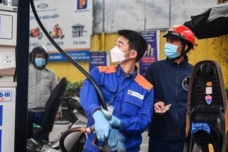 Ngày mai giá xăng sẽ giảm mạnh?