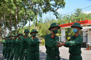 Cử tri kiến nghị tăng phụ cấp cho Tiểu đội trưởng, Thôn đội trưởng..., Bộ Quốc phòng trả lời