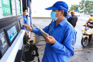 Ngày mai, giá xăng có thể giảm?
