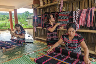 Nâng cao vai trò làm chủ kinh tế của phụ nữ dân tộc thiểu số