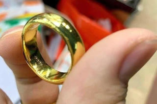 Giá vàng hôm nay: SJC và nhẫn trơn kéo nhau "đu đỉnh"