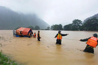 Quân đội giúp dân phòng, chống bão số 6