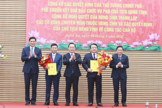 Nghệ An công bố quyết định phê chuẩn Phó Chủ tịch UBND tỉnh và điều động, bổ nhiệm lãnh đạo các sở, ngành