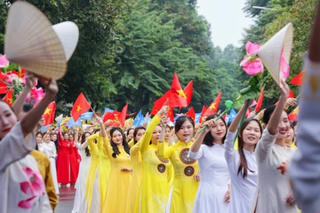 Làm việc dịp nghỉ lễ 30/4 -1/5, công chức, viên chức được trả lương thế nào?