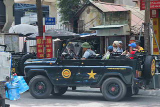 Xe ô tô cũ hoán cải chở khách du lịch có cần xin giấy phép để lưu thông?