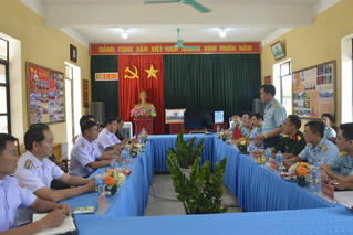 Đoàn Không quân Lào thăm và trao đổi về quản lý vùng trời tại Trạm ra đa 53