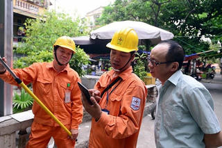 Giá điện sinh hoạt chia 5 bậc, hộ nghèo được hỗ trợ tiền điện theo chính sách mới