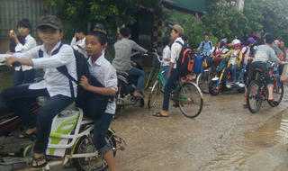 Hà Tĩnh: Mưa lũ khiến 30.000 học sinh phải nghỉ học