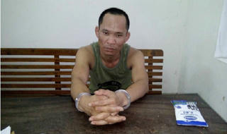 Bắt đối tượng ngang nhiên đập phá cây ATM