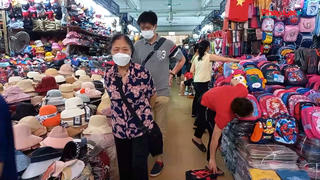 Phổ biến tình trạng tại chợ Đồng Xuân – bán hàng không niêm yết giá