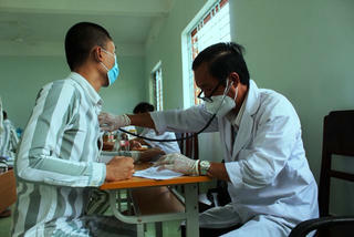 Cần Thơ tiêm vaccine phòng COVID-19 cho can, phạm nhân