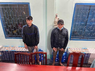 Đồng Tháp: Bắt 02 đối tượng vận chuyển 2.800 bao thuốc lá nhập lậu