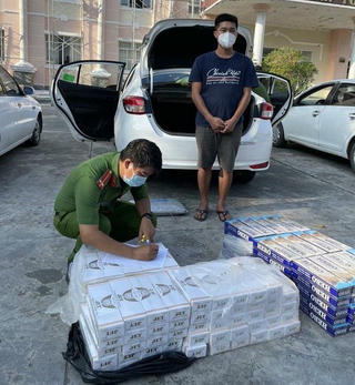 Cần Thơ: Bắt 3 xe ô tô vận chuyển 4.470 bao thuốc lá lậu