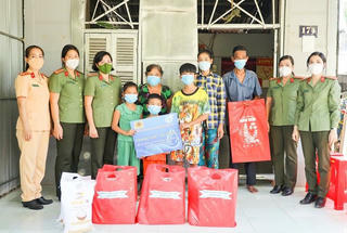 Hội phụ nữ Công an TP Cần Thơ triển khai chương trình “Mẹ đỡ đầu” năm 2022