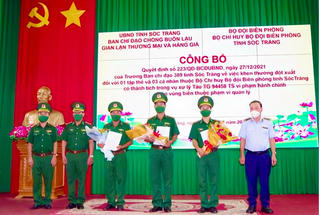 Bộ đội biên phòng tỉnh Sóc Trăng khen thưởng đột xuất cho 01 tập thể và 03 cá nhân