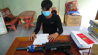 Công an huyện Lấp Vò, Đồng Tháp vận động người dân giao nộp vũ khí, vật liệu nổ 