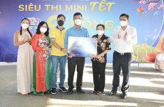 Sóc Trăng: Siêu thị mini 0 đồng cho người lao động nghèo đón Tết 2022