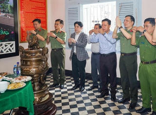 Cần Thơ: Công an thành phố dâng hương tưởng niệm Nhà truyền thống