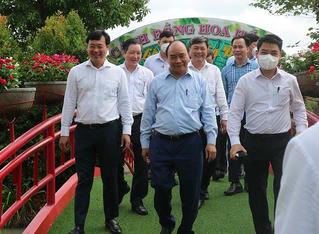  Chủ tịch nước Nguyễn Xuân Phúc khuyết khích người nông dân tham gia Hội quán để cùng nhau phát triển du lịch