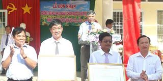 Trà Vinh: Trường Tiểu học Nhị Long đón bằng công nhận Trường đạt chuẩn quốc gia mức độ 1