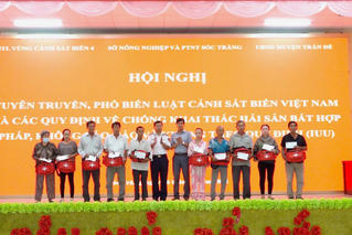 Bộ Tư lệnh vùng Cảnh sát biển 4 tuyên truyền pháp luật cho người dân ở Sóc Trăng