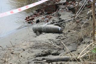 Phát hiện quả bom dài hơn 1m ở Cảng Việt Trì