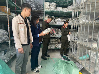 Tiêu hủy gần 6.000 đôi giầy giả mạo nhãn hiệu