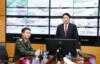 Chủ tịch nước Lương Cường thăm, động viên cán bộ chiến sỹ Công an làm nhiệm vụ tại Đền Hùng