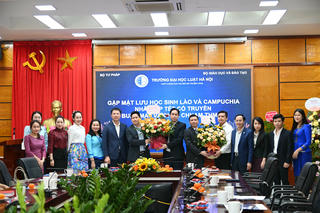 Chúc Tết sinh viên Lào, Campuchia nhân dịp lễ cổ truyền