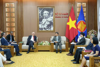 Tiếp tục mối quan hệ hợp tác pháp luật và tư pháp giữaViệt Nam - EU