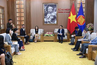 Thứ trưởng Mai Lương Khôi tiếp xã giao Trưởng Đại diện Quỹ Dân số Liên Hợp quốc 