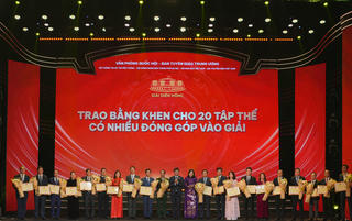 Báo Pháp luật Việt Nam giành giải Báo chí Diên Hồng