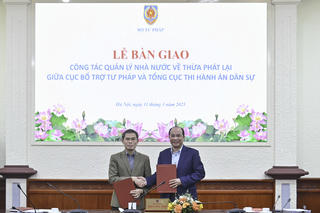 Bàn giao công tác quản lý nhà nước về thừa phát lại