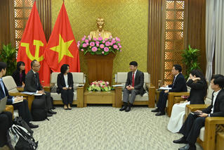 Đẩy mạnh việc xây dựng đội ngũ cán bộ, chuyên gia về pháp luật và tư pháp