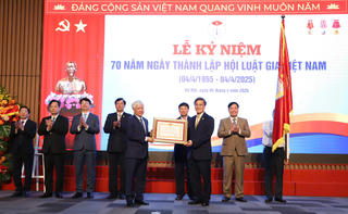 Hội Luật gia Việt Nam đón nhận Huân chương Lao động hạng Nhất của Chủ tịch nước