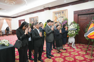 Đoàn Bộ Tư pháp viếng đồng chí Khamtay Siphandone