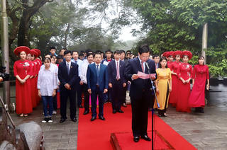 Ngành GD&ĐT Phú Thọ tỉnh dâng hương báo công các Vua Hùng