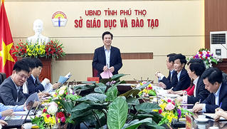 Thứ trưởng Bộ GD&ĐT yêu cầu tránh tình trạng “thiết bị mua về mà không ra lớp”