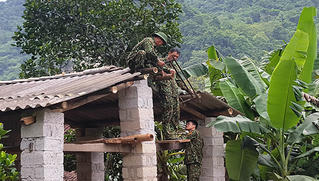 Đồn Biên phòng Tà Lùng, Cao Bằng: Hỗ trợ người dân địa phương hơn 200 triệu đồng