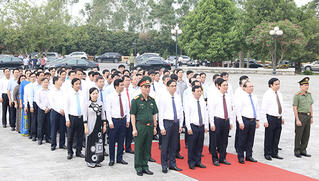 Lãnh đạo tỉnh Phú Thọ dâng hương tưởng niệm các Anh hùng Liệt sĩ